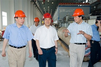 2007年5月25日，时任全国政协常委、经济委员会副主任、中国包装联合会会长石万鹏一行来公司视察