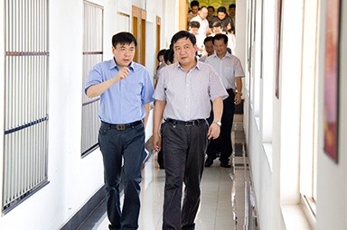 2012年7月5日，时任嘉兴市委书记李卫宁一行调研公司党建工作