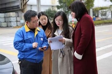 浙江省水利厅水资源管理处副调研员沈仁英携浙江日报记者等莅临金彩汇官网调研采访