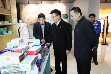 领导调研 | 平湖市委副书记、代市长周军波一行莅临金彩汇官网纸业调研交流