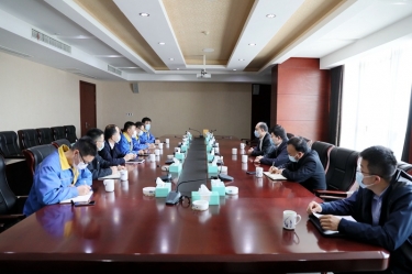 平湖市委书记仲旭东一行莅临金彩汇官网纸业调研企业疫情防控和复工复产工作