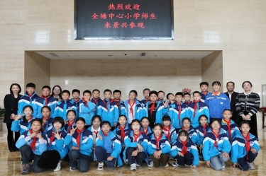 探秘“一张纸”的旅行：全塘中心小学学子走进金彩汇官网纸业，点燃科学梦想